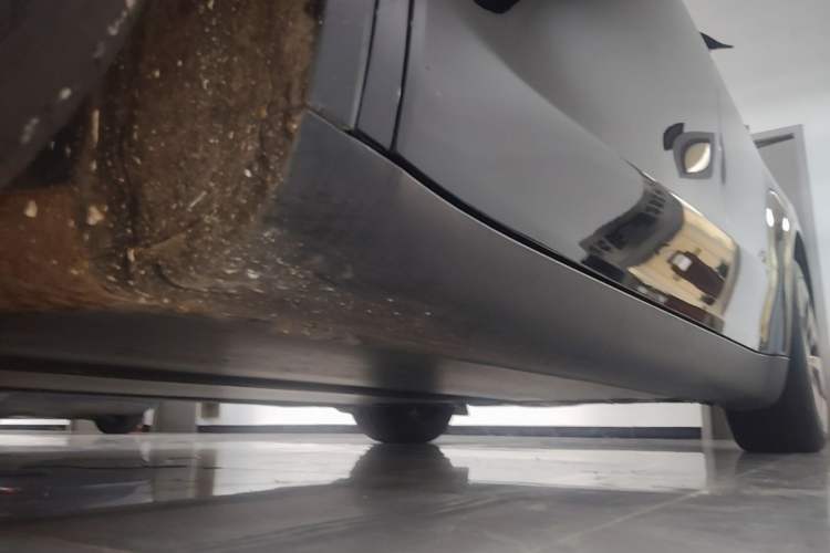 Used Tesla Model Y 2023 Rear-Wheel-Drive Version Left Side Sill