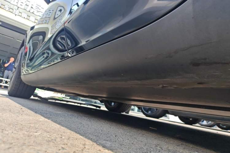 Used Tesla Model Y 2023 Long-Range All-Wheel-Drive Version Left Side Sill