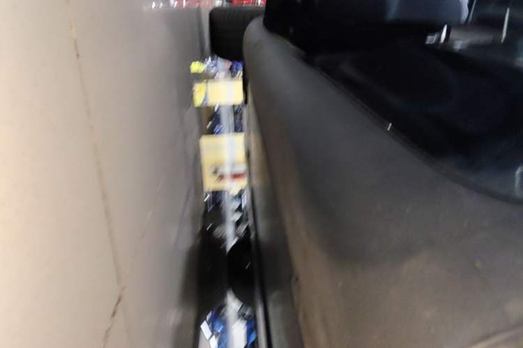 Used Tesla Model Y 2023 Long-Range All-Wheel-Drive Version Left Side Sill