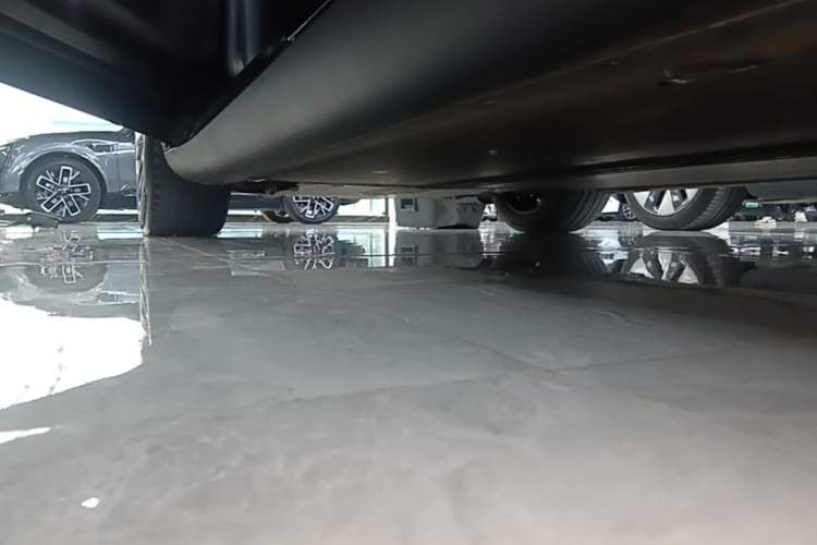 Used Tesla Model Y 2023 Long-Range All-Wheel-Drive Version Left Side Sill