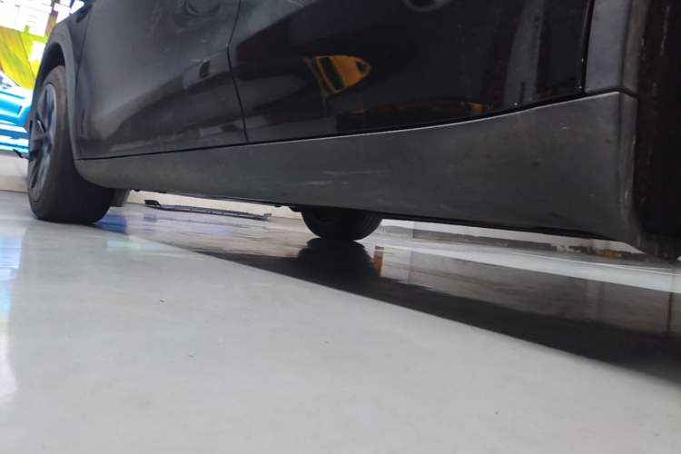 Used Tesla Model Y 2023 Rear-Wheel-Drive Version Left Side Sill