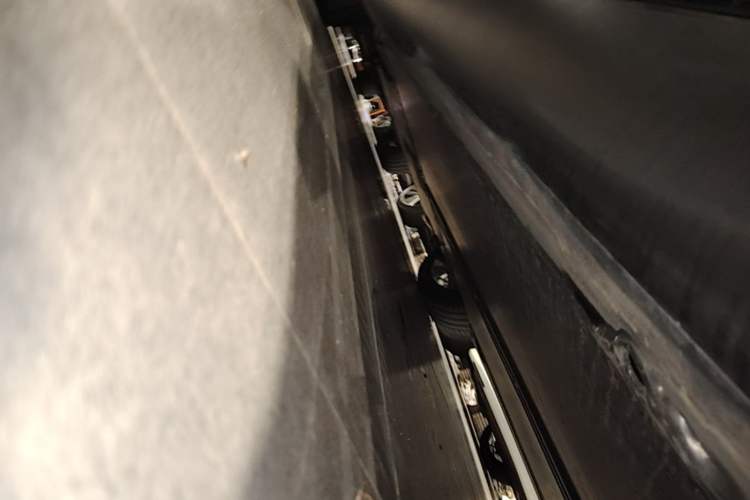 Used Tesla Model Y 2023 Long-Range All-Wheel-Drive Version Left Side Sill