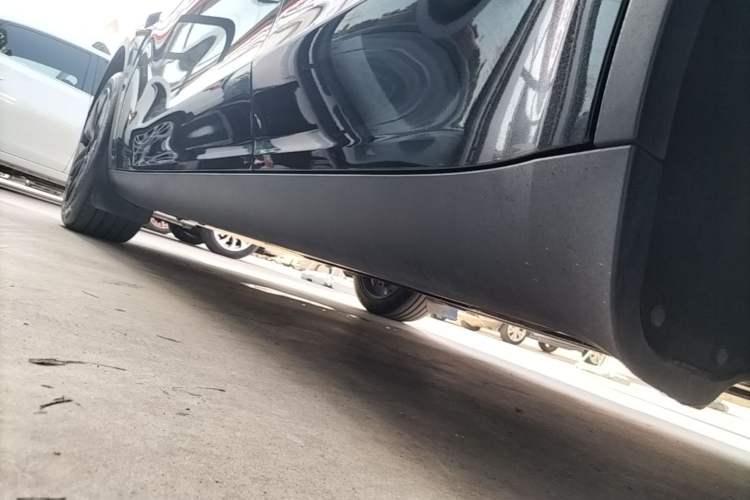 Used Tesla Model Y 2023 Rear-Wheel-Drive Version Left Side Sill