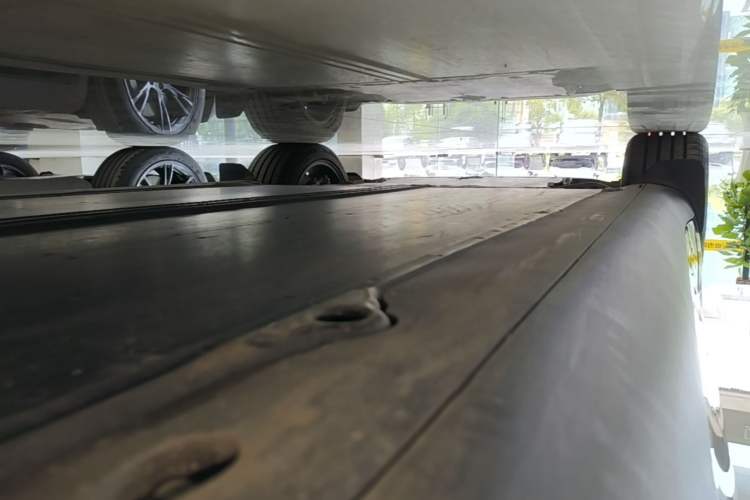 Used Tesla Model Y 2023 Rear-Wheel-Drive Version Left Side Sill