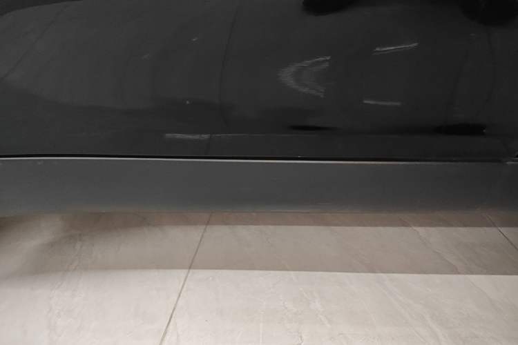 Used Tesla Model Y 2023 Long-Range All-Wheel-Drive Version Left Side Sill