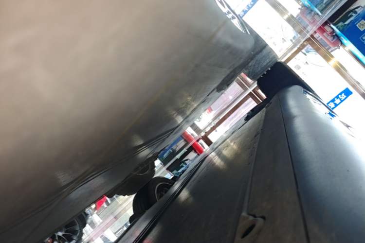 Used Tesla Model Y 2023 Long-Range All-Wheel-Drive Version Left Side Sill