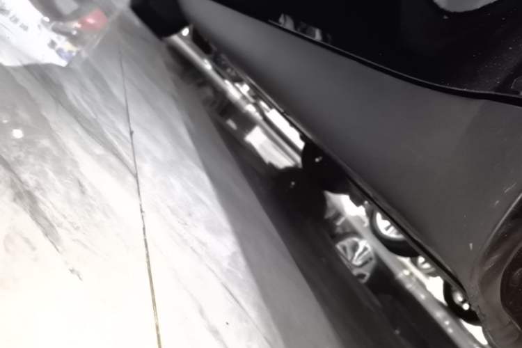Used Tesla Model Y 2023 Long-Range All-Wheel-Drive Version Left Side Sill