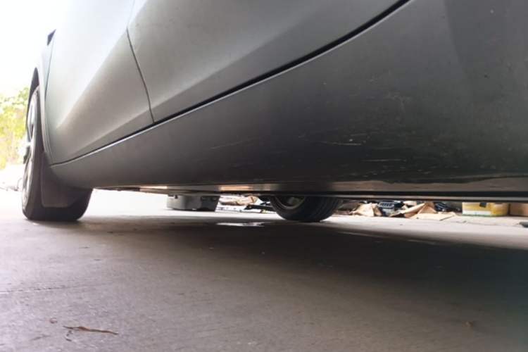 Used Tesla Model Y 2023 Long-Range All-Wheel-Drive Version Left Side Sill