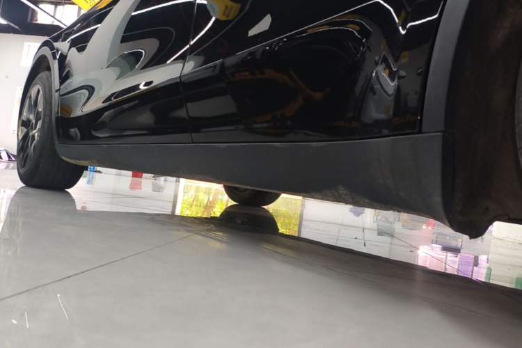 Used Tesla Model Y 2023 Rear-Wheel-Drive Version Left Side Sill