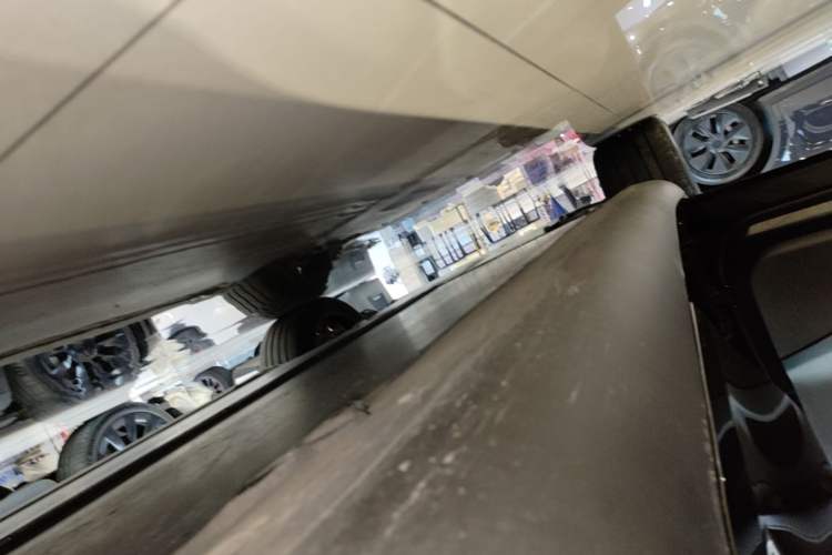 Used Tesla Model Y 2023 Rear-Wheel-Drive Version Left Side Sill