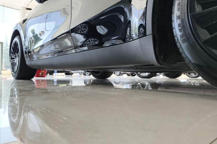 Used Tesla Model Y 2023 Rear-Wheel-Drive Version Left Side Sill