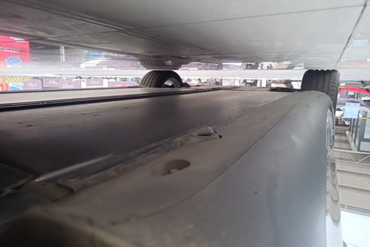 Used Tesla Model Y 2023 Long-Range All-Wheel-Drive Version Left Side Sill