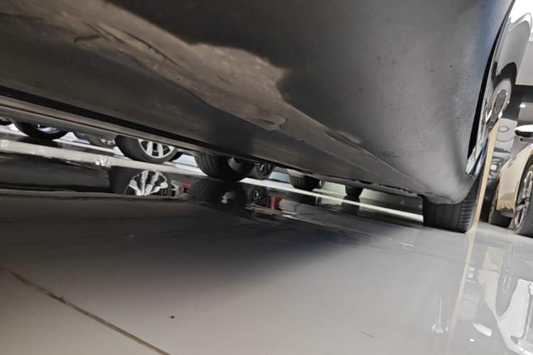 Used Tesla Model Y 2023 Rear-Wheel-Drive Version Left Side Sill