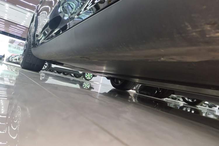 Used Tesla Model Y 2023 Rear-Wheel-Drive Version Left Side Sill