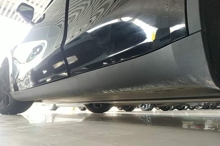 Used Tesla Model Y 2023 Rear-Wheel-Drive Version Left Side Sill