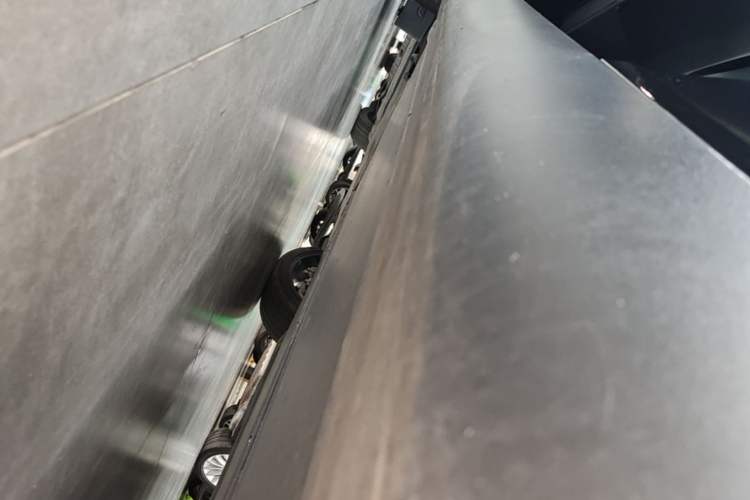 Used Tesla Model Y 2023 Rear-Wheel-Drive Version Left Side Sill