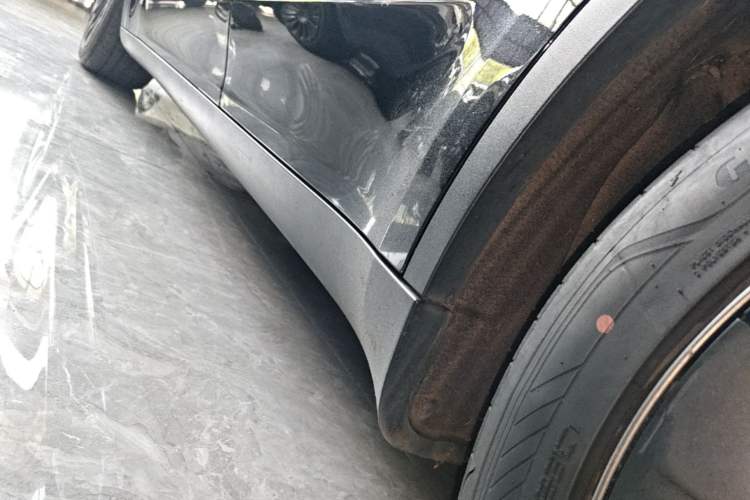 Used Tesla Model Y 2023 Rear-Wheel-Drive Version Left Side Sill