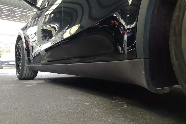 Used Tesla Model Y 2023 Rear-Wheel-Drive Version Left Side Sill