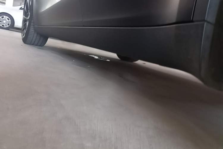 Used Tesla Model Y 2023 Long-Range All-Wheel-Drive Version Left Side Sill