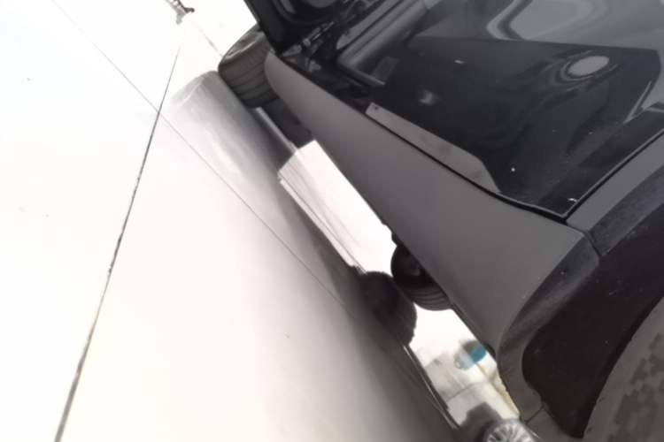 Used Tesla Model Y 2023 Rear-Wheel-Drive Version Left Side Sill