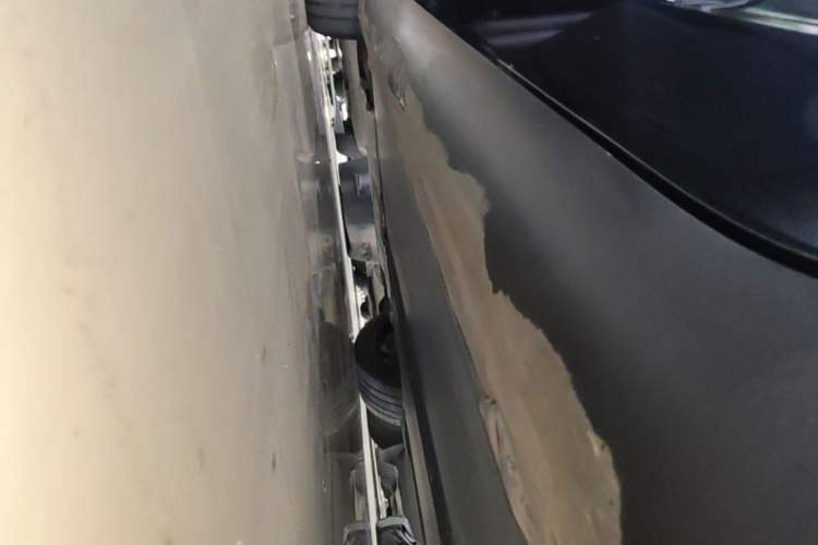 Used Tesla Model Y 2023 Rear-Wheel-Drive Version Left Side Sill