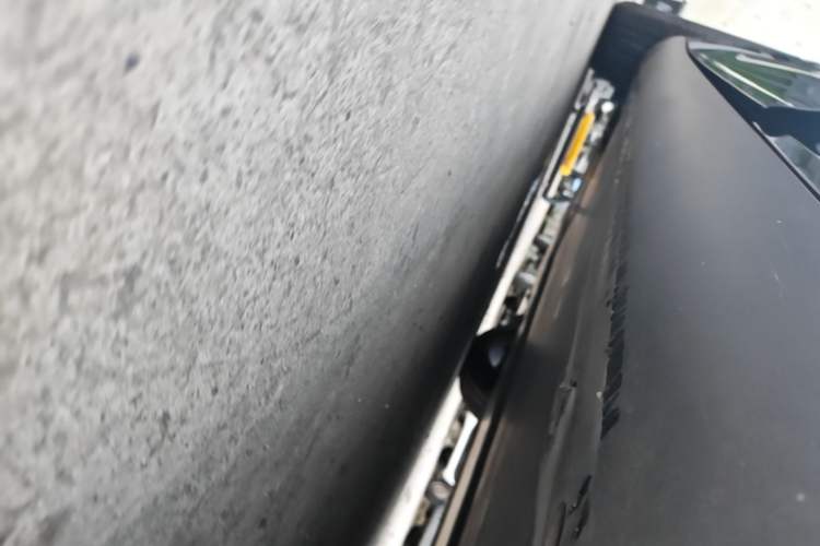 Used Tesla Model Y 2023 Long-Range All-Wheel-Drive Version Left Side Sill