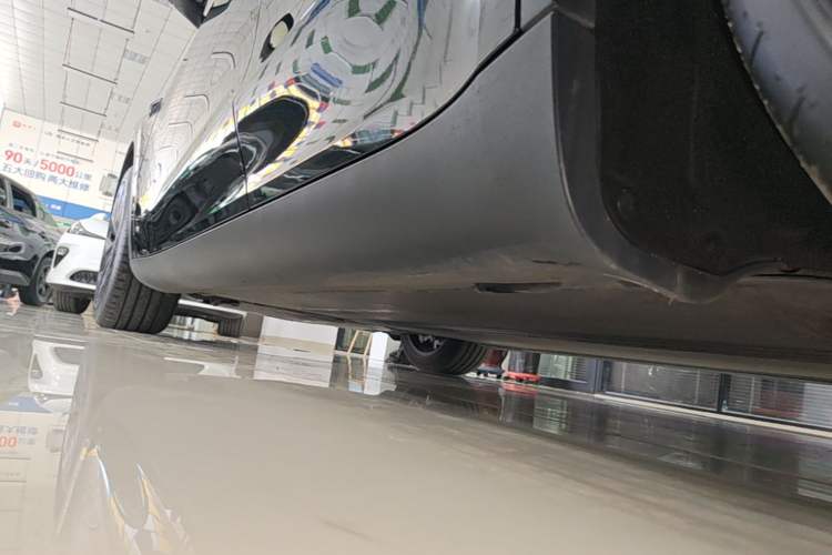 Used Tesla Model Y 2023 Rear-Wheel-Drive Version Left Side Sill