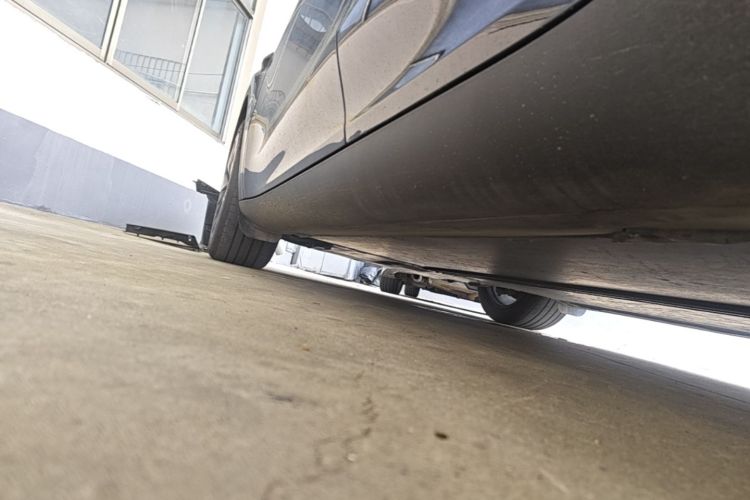 Used Tesla Model Y 2023 Rear-Wheel-Drive Version Left Side Sill