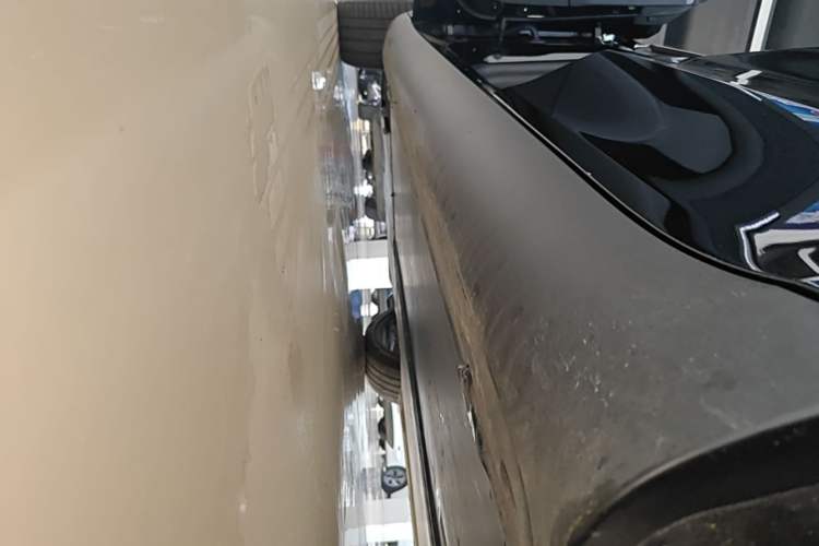 Used Tesla Model Y 2023 Long-Range All-Wheel-Drive Version Left Side Sill