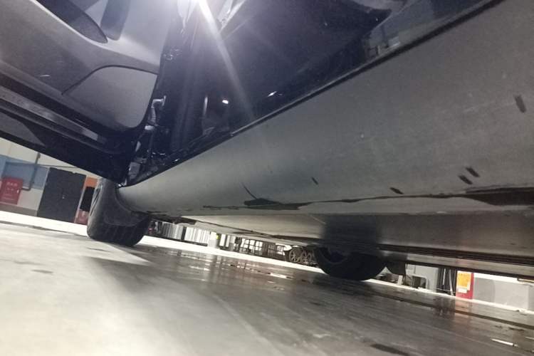 Used Tesla Model Y 2023 Rear-Wheel-Drive Version Left Side Sill