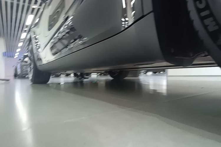 Used Tesla Model Y 2023 Long-Range All-Wheel-Drive Version Left Side Sill