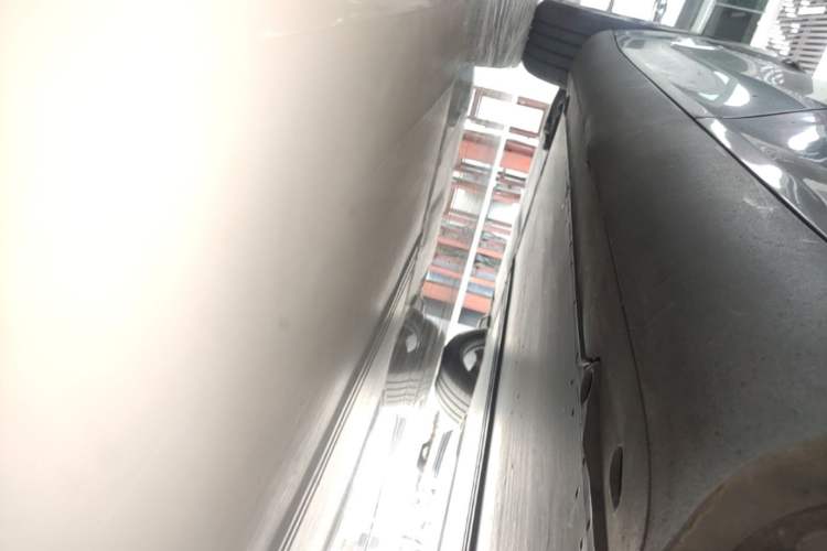 Used Tesla Model Y 2023 Rear-Wheel-Drive Version Left Side Sill