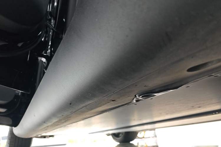 Used Tesla Model Y 2023 Long-Range All-Wheel-Drive Version Left Side Sill