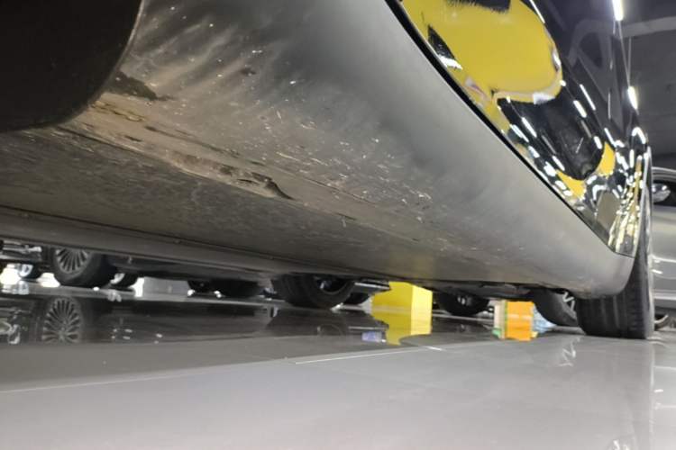 Used Tesla Model Y 2023 Long-Range All-Wheel-Drive Version Left Side Sill