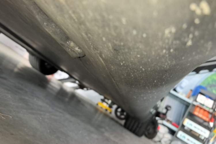 Used Tesla Model Y 2023 Long-Range All-Wheel-Drive Version Left Side Sill