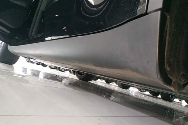 Used Tesla Model Y 2023 Rear-Wheel-Drive Version Left Side Sill