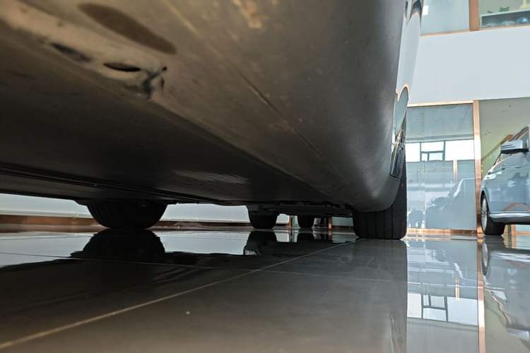 Used Tesla Model Y 2023 Rear-Wheel-Drive Version Left Side Sill