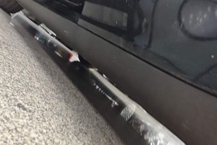 Used Tesla Model Y 2023 Long-Range All-Wheel-Drive Version Left Side Sill