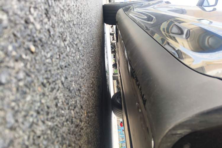 Used Tesla Model Y 2023 Rear-Wheel-Drive Version Left Side Sill
