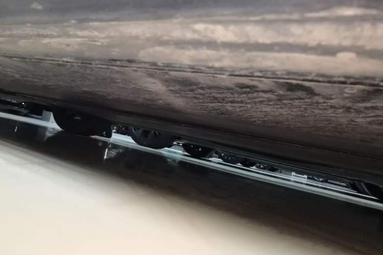 Used Tesla Model Y 2023 Rear-Wheel-Drive Version Left Side Sill