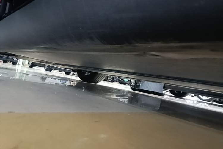 Used Tesla Model Y 2023 Rear-Wheel-Drive Version Left Side Sill