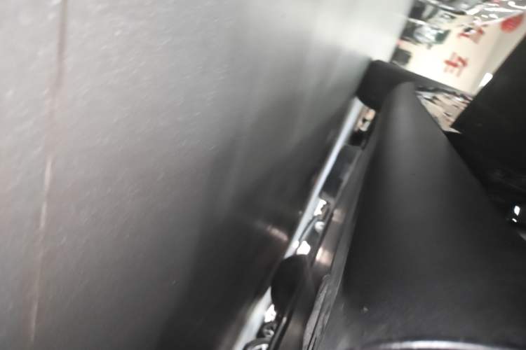 Used Tesla Model Y 2023 Rear-Wheel-Drive Version Left Side Sill