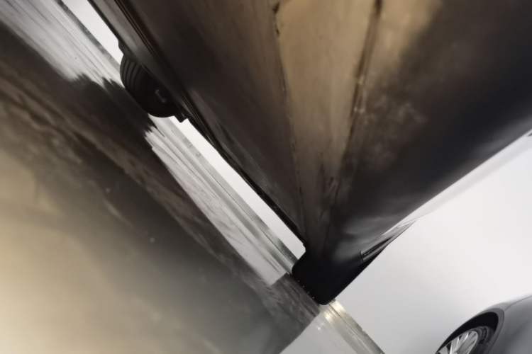 Used Tesla Model Y 2023 Rear-Wheel-Drive Version Left Side Sill