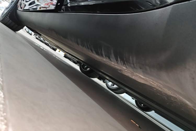 Used Tesla Model Y 2023 High-Performance All-Wheel-Drive Version Left Side Sill
