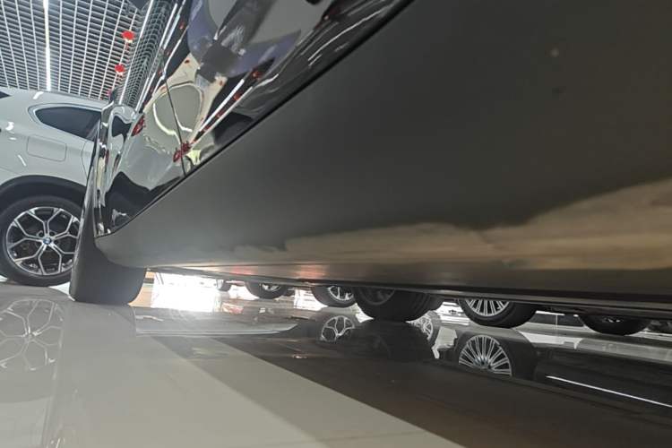 Used Tesla Model Y 2023 Rear-Wheel-Drive Version Left Side Sill