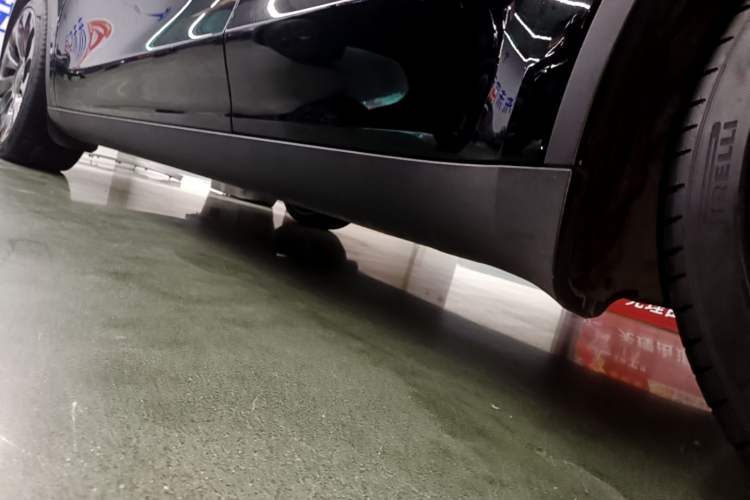 Used Tesla Model Y 2023 Rear-Wheel-Drive Version Left Side Sill