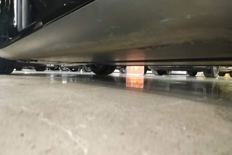 Used Tesla Model Y 2023 Rear-Wheel-Drive Version Left Side Sill