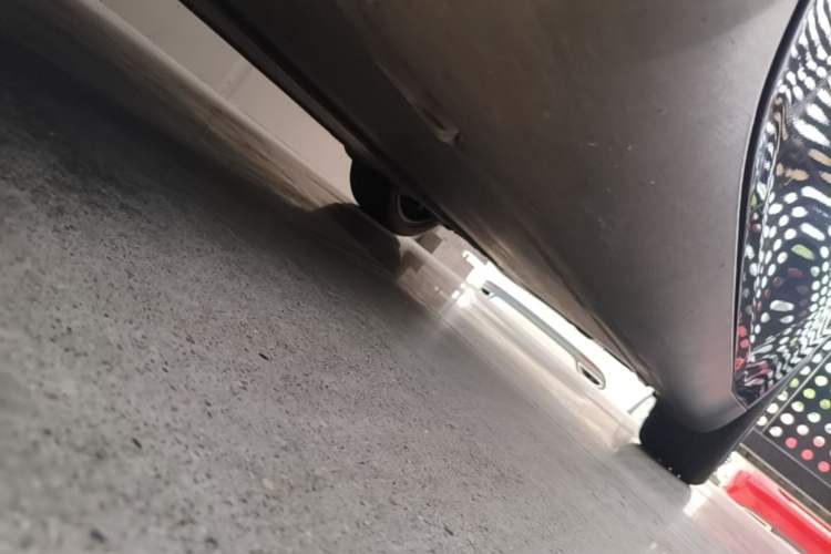 Used Tesla Model Y 2023 Rear-Wheel-Drive Version Left Side Sill