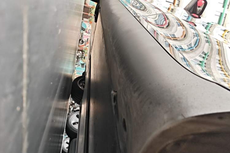 Used Tesla Model Y 2023 Rear-Wheel-Drive Version Left Side Sill
