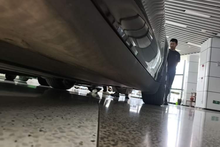 Used Tesla Model Y 2023 High-Performance All-Wheel-Drive Version Left Side Sill